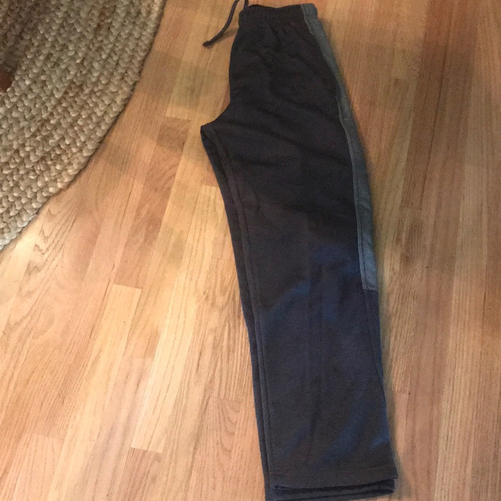 Layer 8 men’s grey sweatpants size Med